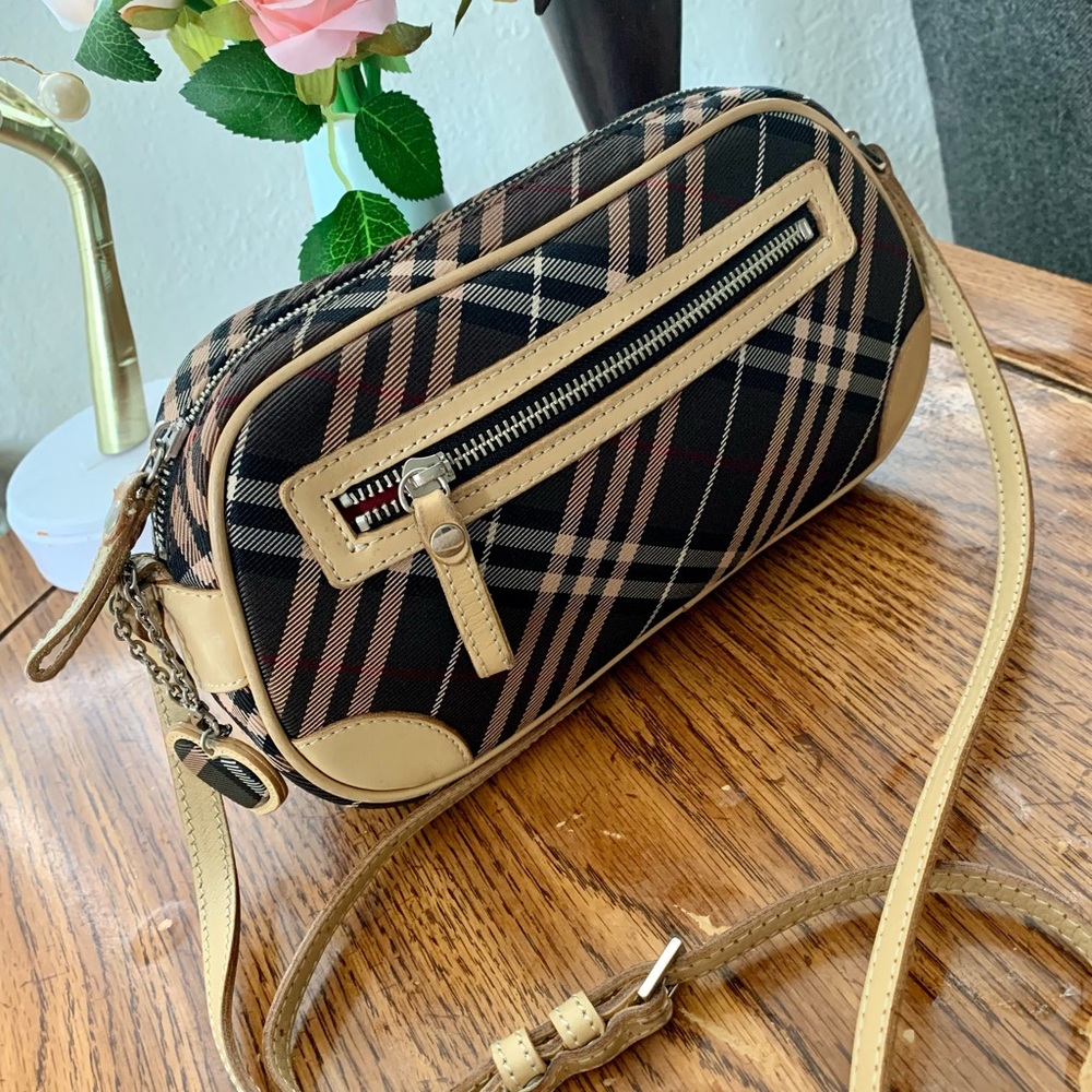 Burberry blue label sling bag🤎